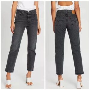 SOLD Levi’s Ribcage Straight Ankle Jeans